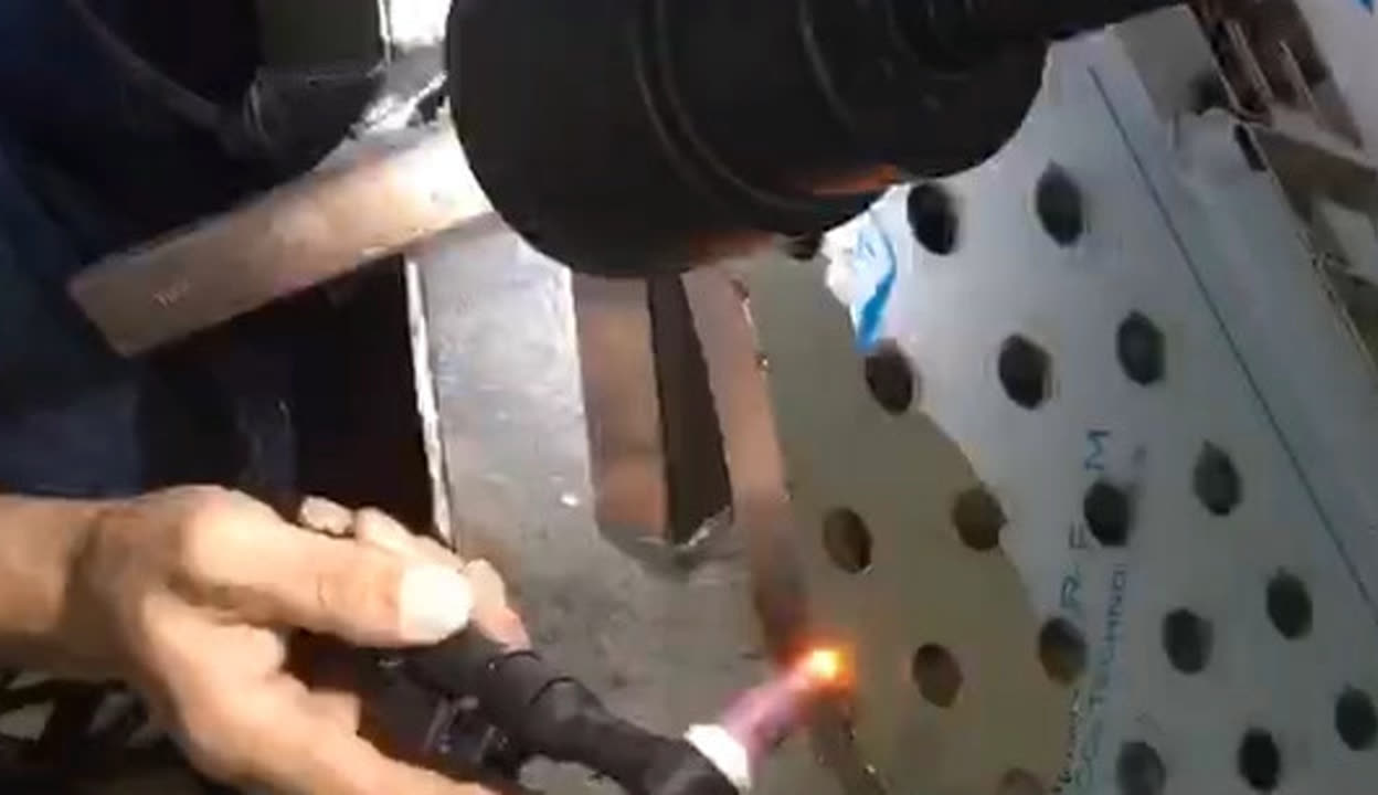 恒蕊超激光焊机在汽车脚踏板焊接中的优势与应用